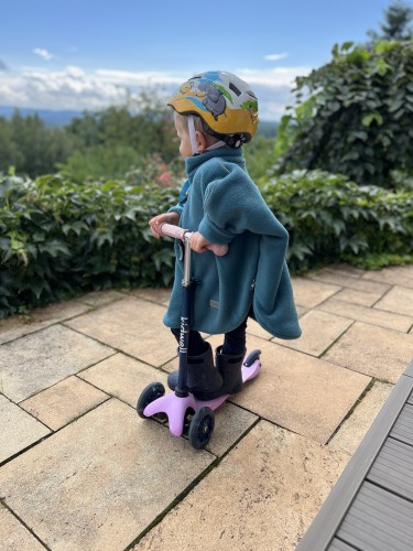 DEEP SEA Bilponcho med ermer 2 i 1 MySafeHug 2-6 år Sjøfarge00022.jpg