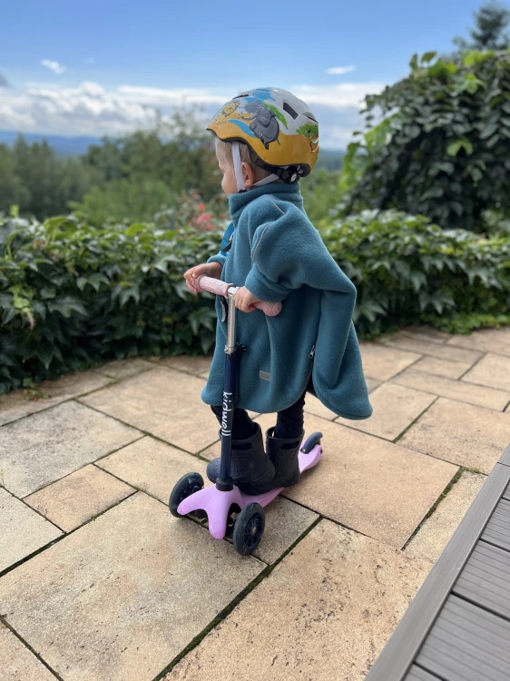 DEEP SEA Bilponcho med ermer 2 i 1 MySafeHug 2-6 år Sjøfarge00022.jpg