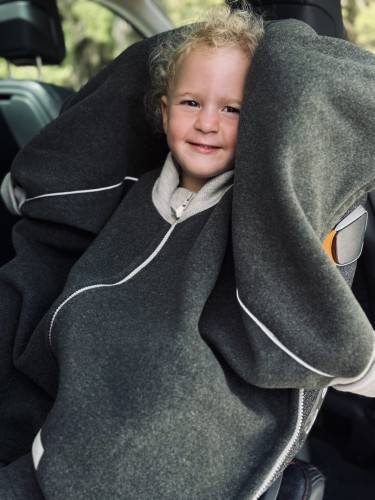 Wełniane Ponczo Samochodowe PREMIUM 100% Merino Wool Forest – MySafeHug (ciemna zieleń) 0–6 lat