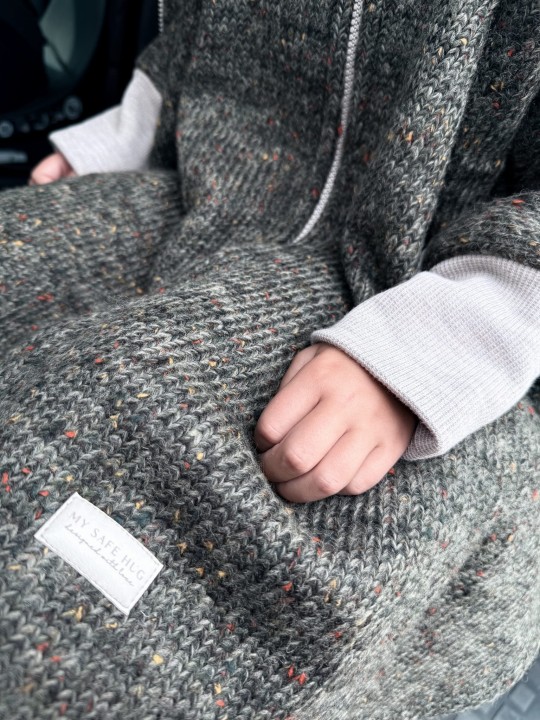 Wełniane Ponczo samochodowe PREMIUM 100% Merino Wool Meadow – MySafeHug (zielony melanż) 0–6 lat