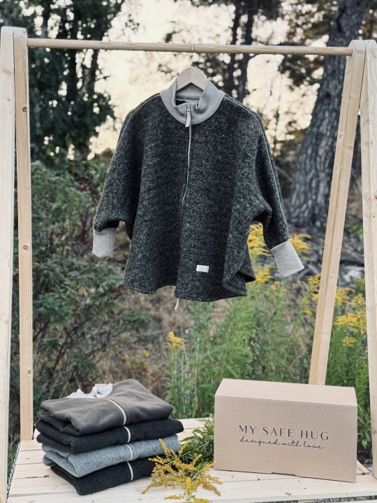 Wełniane Ponczo samochodowe PREMIUM 100% Merino Wool Meadow – MySafeHug (zielony melanż) 0–6 lat