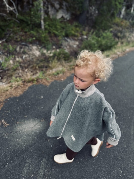 Wełniane Ponczo samochodowe PREMIUM 100% Merino Wool Stardust – MySafeHug (szary melanż) 0–6 lat