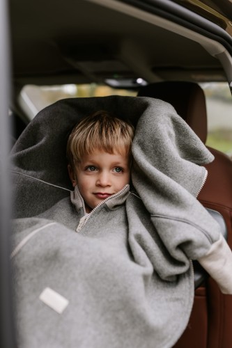 Wełniane Ponczo samochodowe PREMIUM 100% Merino Wool Stardust – MySafeHug (szary melanż) 0–6 lat